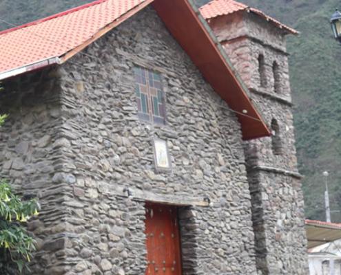 Templo San Francisco de Asís in Ollachea – Steinernes Glaubenszeugnis am Eingang zur Selva