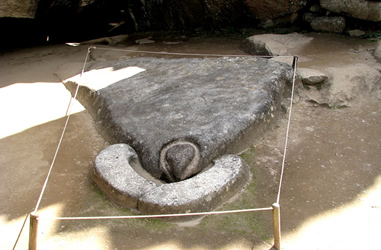 Kondor Steinskulptur