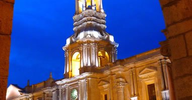 Kathedrale bei Nacht