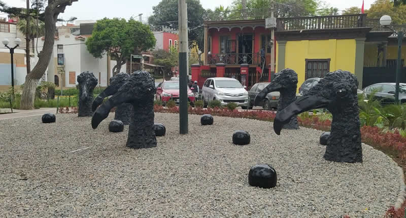 Der Park Federico Villarreal liegt zwischen dem Jirón Sucre und der Bajada de los Baños 