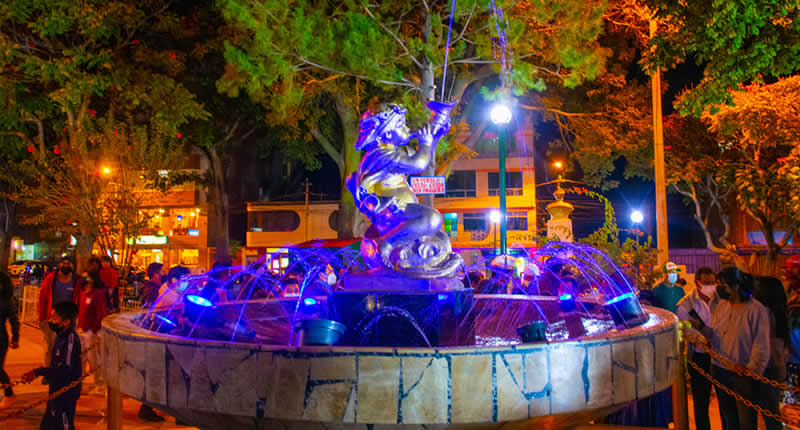 Esculturas y bustos en el parque