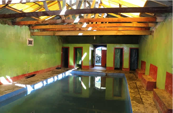 Baños Termales de Baño Pampa cerca de Limbani en la región Puno