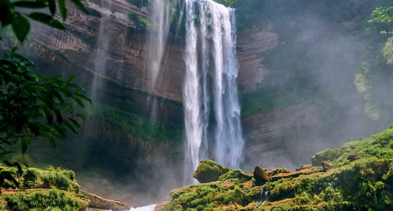 Cascada sagrada en tierras asháninkas