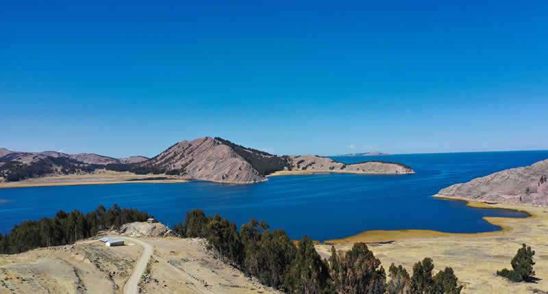 Cerro mirador entre Moho y el lago Titicaca