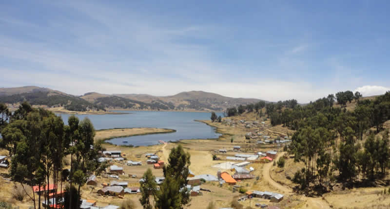 Isla Iscaya en el lago Wiñaymarka del Titicaca
