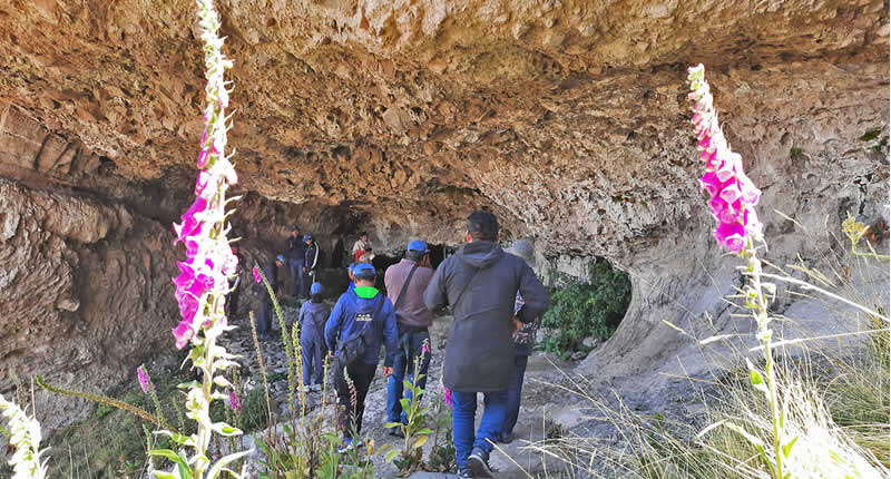 Eingang zur Höhle