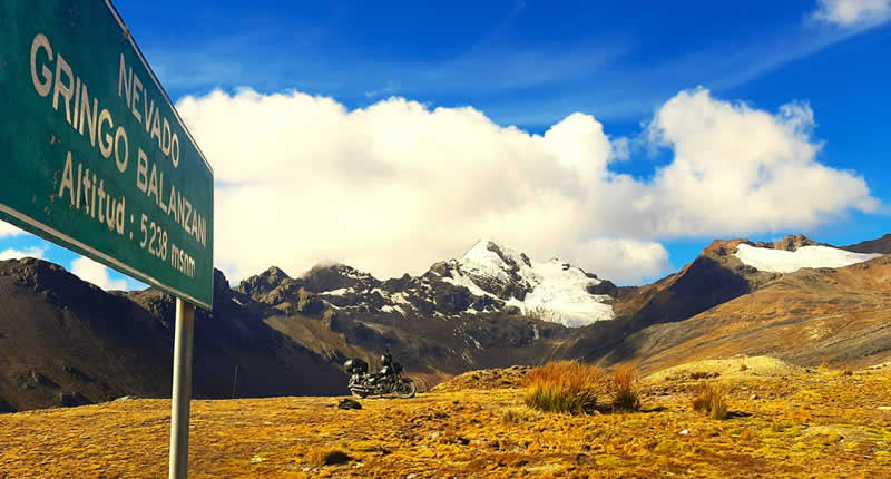 Nevado Gringo Balanzani en la Cordillera de Carabaya, distrito de Ituata, Puno
