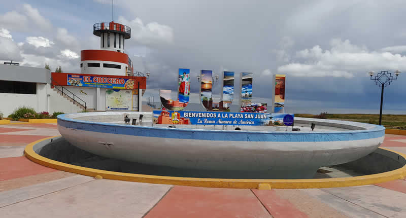Playa San Juan en el lago Titicaca cerca de la ciudad de Juli, Puno