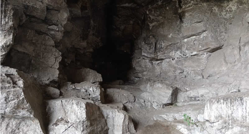 Cueva sagrada de Qawrani Tiyi