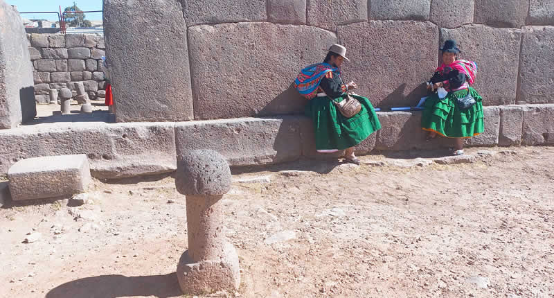 Arquitectura ceremonial inca en el territorio aymara de los Lupaca