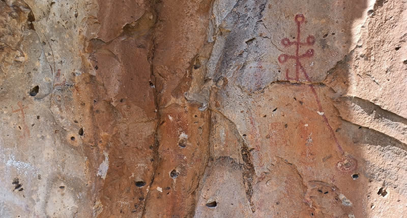 Pinturas y grabados prehistóricos y coloniales en el altiplano de Zepita
