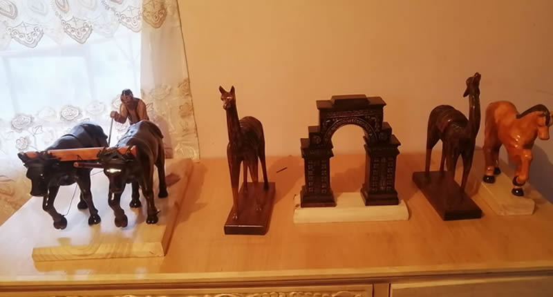 Tallados en madera de artesanos de Juli