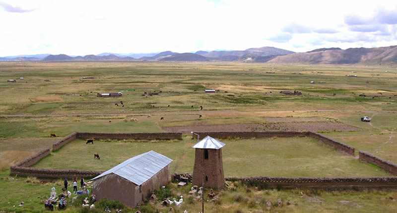 Vista de la Capilla Pentecostés Esmeralda en el Altiplano de Azángaro