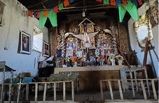 Interior de la Capilla Pentecostés Esmeralda