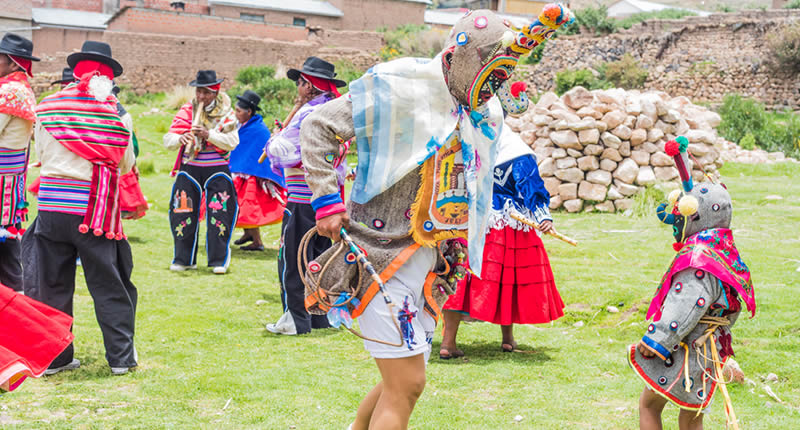 El K’usillo: el payaso andino dentro del grupo de danza