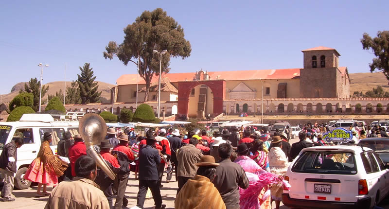 Plaza colonial en el Chucuito histórico