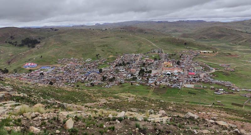 Vista del pueblo de Asillo desde Machu Asillo