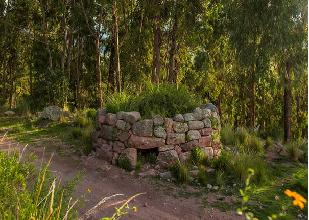 Cementerio precolonial y lugar ceremonial de la cultura lupaqa