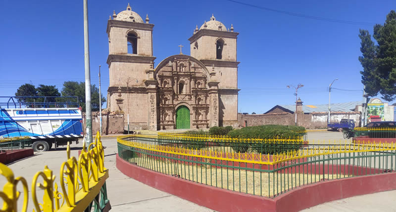 Portada del Templo Santiago Apóstol en Santiago de Pupuja